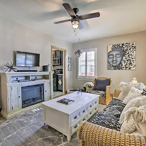 Enchanting Retreat With Deck Walk To Midtown! Reno
